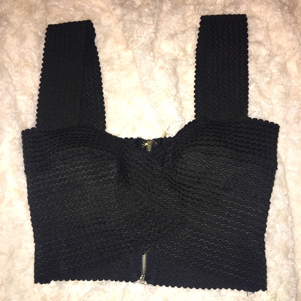 Black Windsor crop top